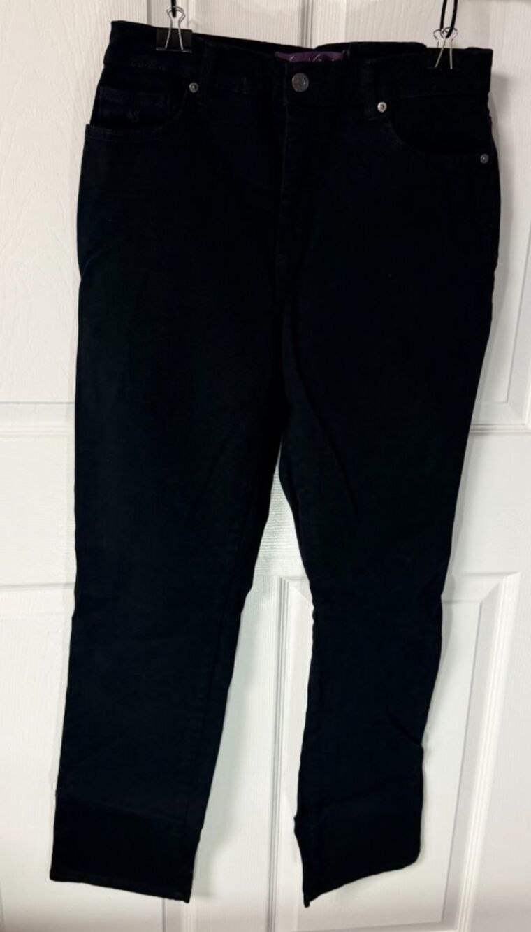 Gloria Vanderbilt Amanda Jeans – Women’s Size 8 –Black
